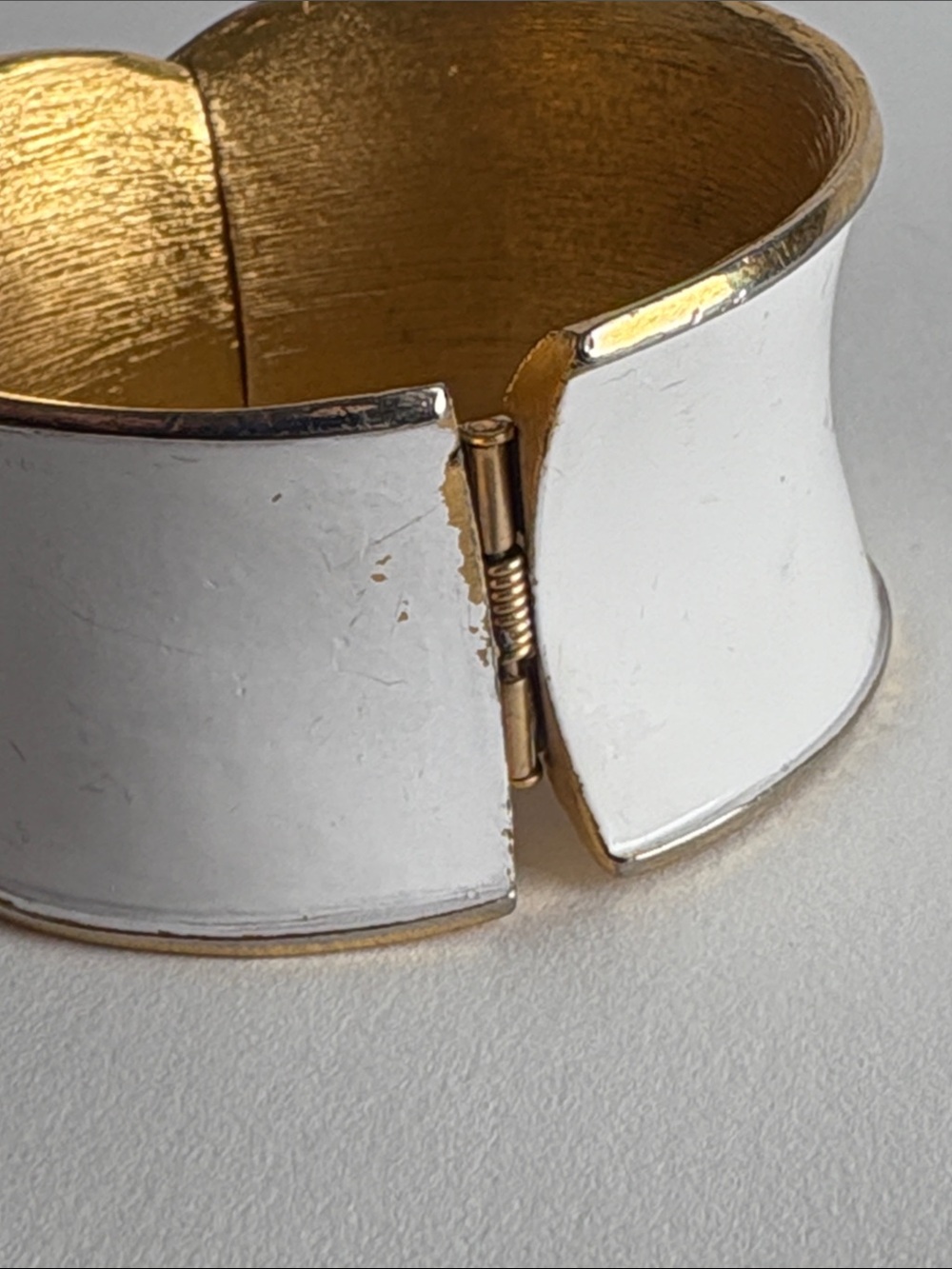 Vintage 1950s Crown Trifari White Enamel Gold Cuff Bracelet - Picture 5 of 7